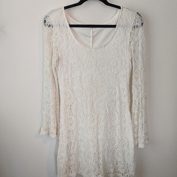 Charlotte Russe Dresses & Skirts - Charlotte Russe White Lace Contrast Mini Dress w/Trumpet Sleeves |Sz L|
